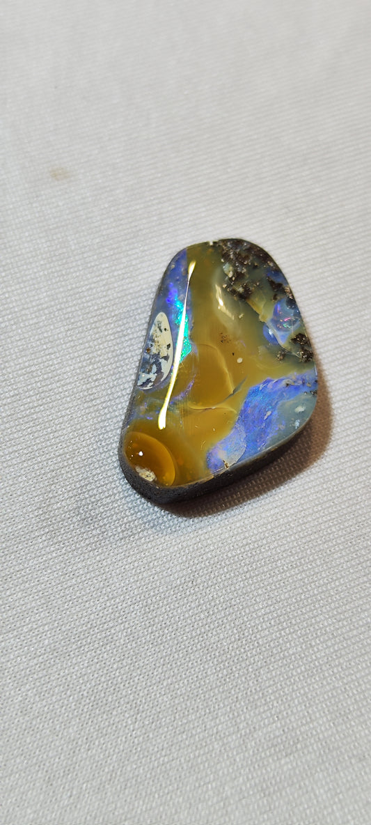 Opale boulder specimen