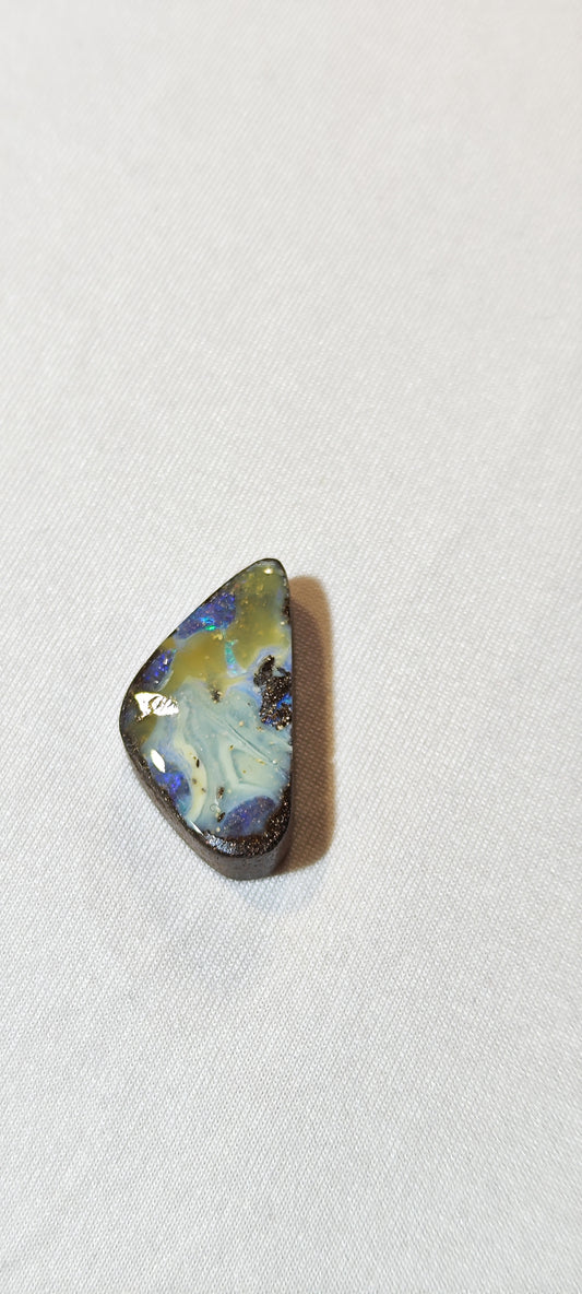 Opale boulder spécimen
