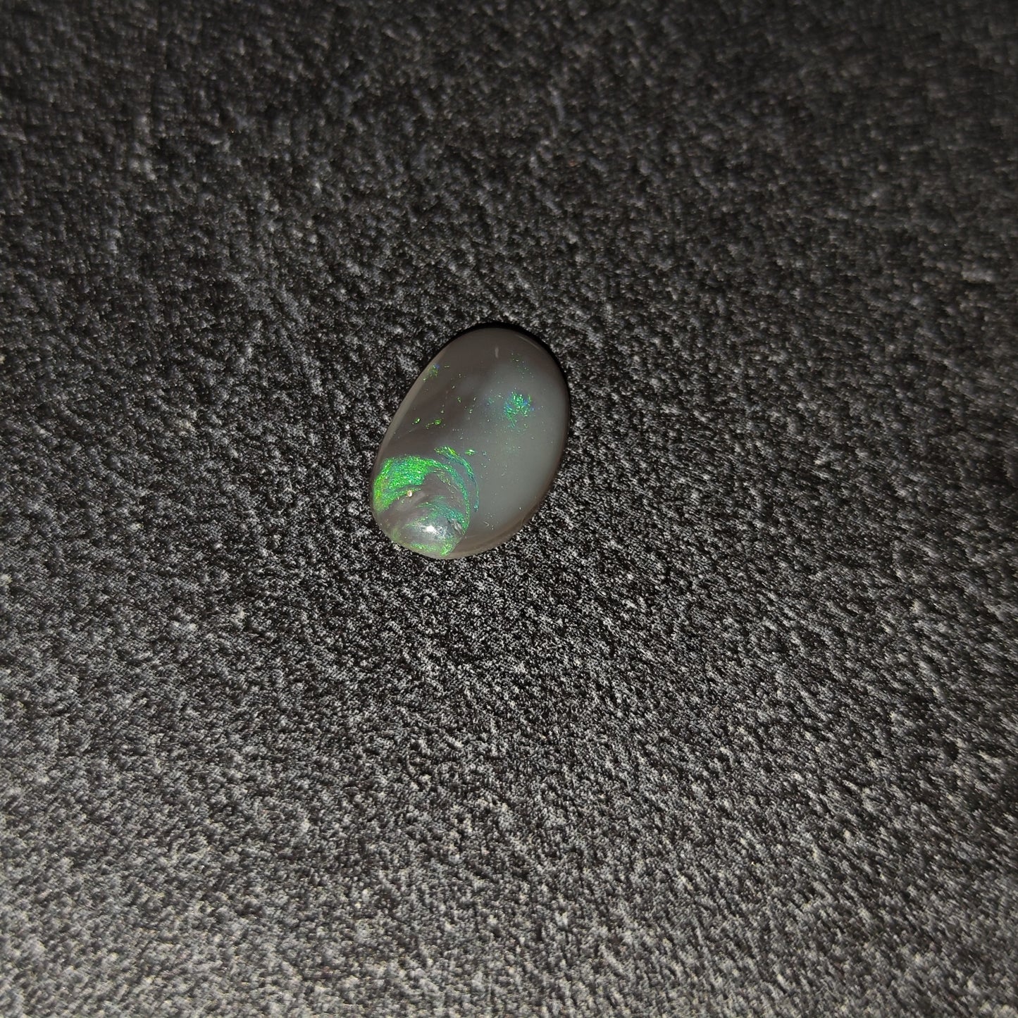 Opale semi-noire Australienne 2,20ct