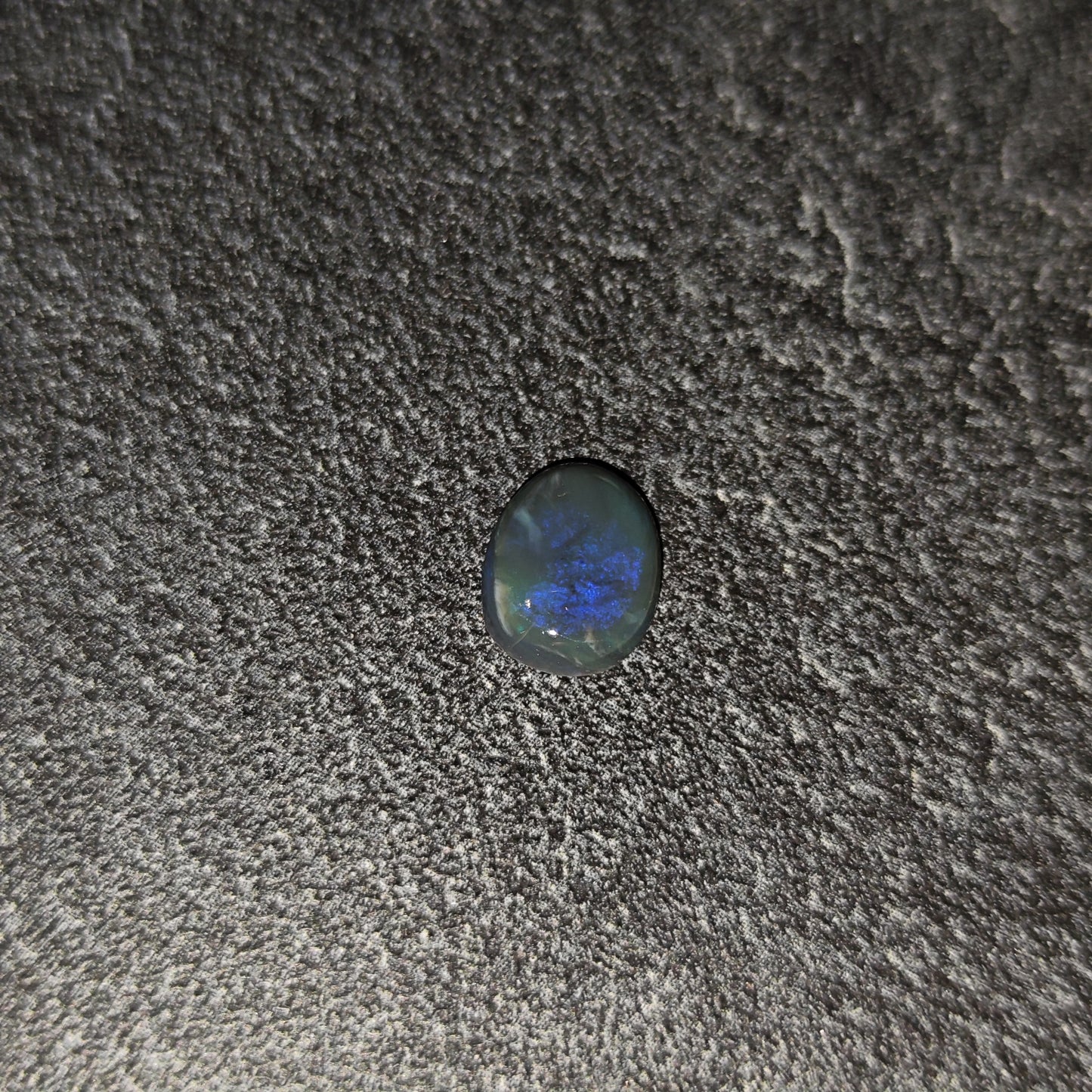 Opale noir Australienne 1,40ct