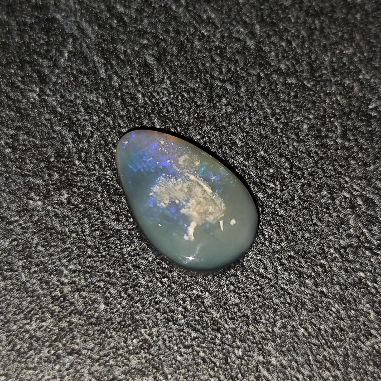 Opale semi-noire Australienne 3,80ct
