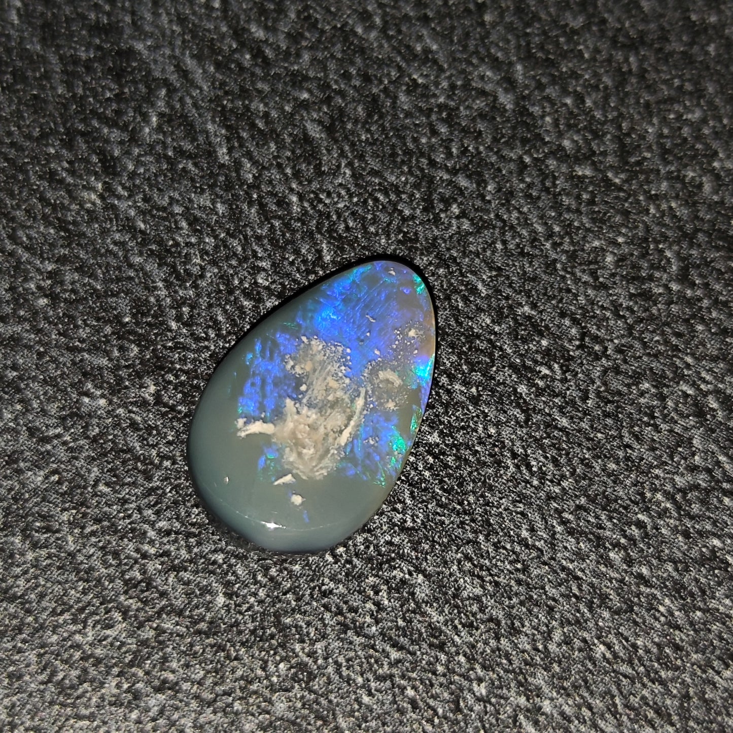 Opale semi-noire Australienne 3,80ct