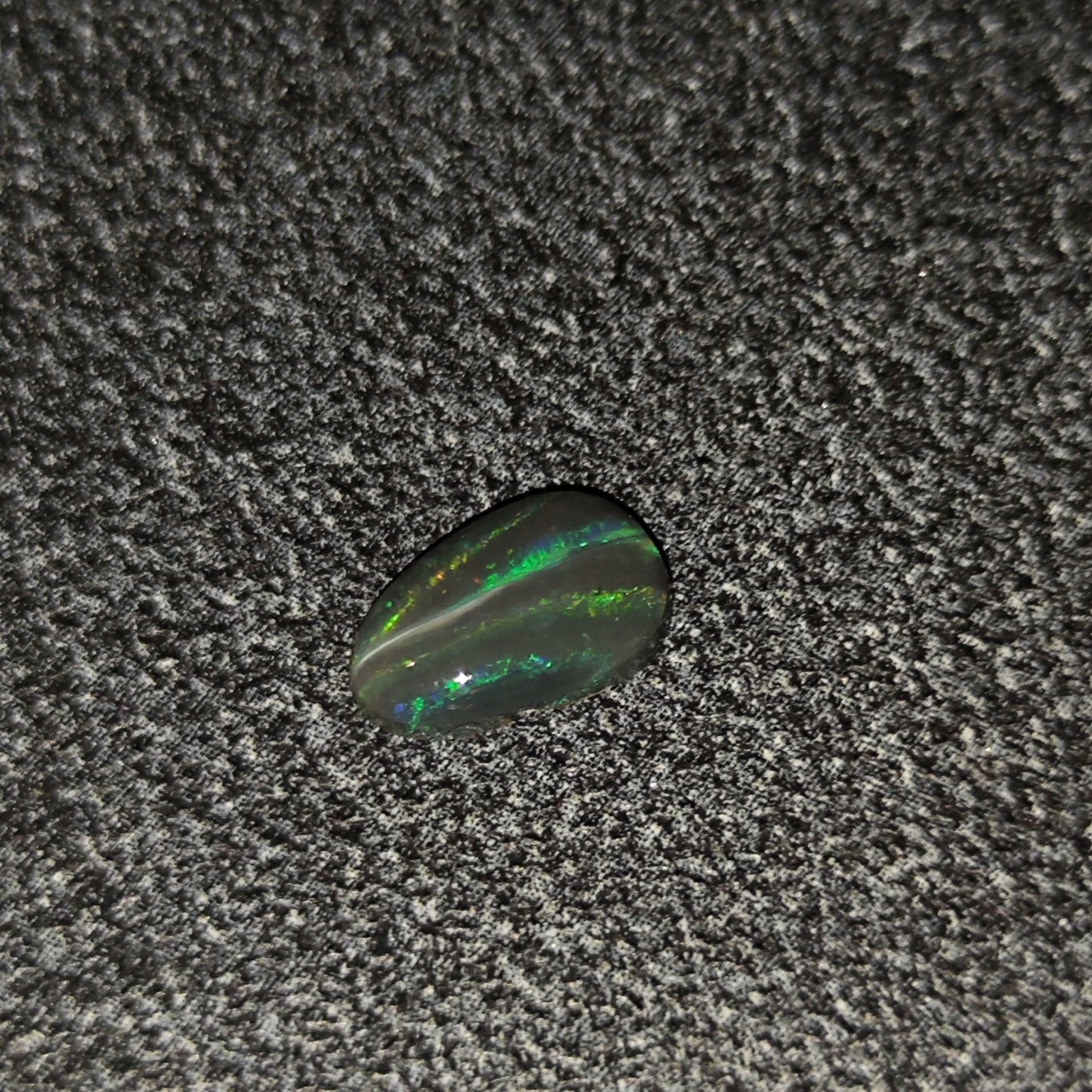 Opale noire Australienne 0,70ct