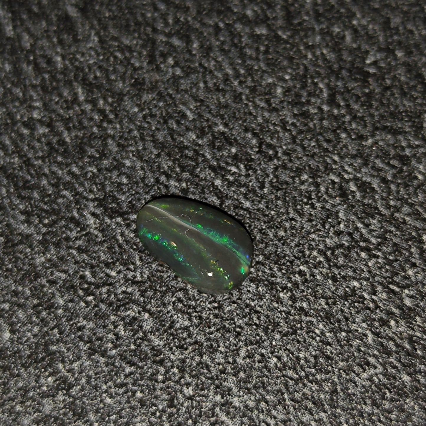 Opale noire Australienne 0,70ct