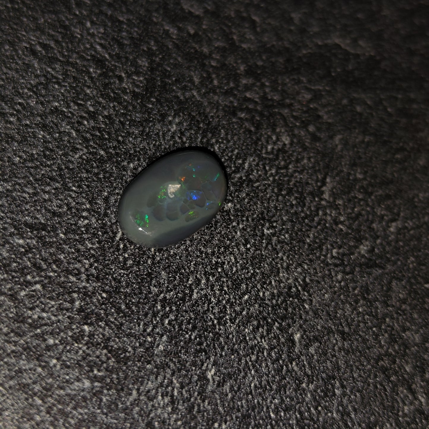 Opale semi-noire Australienne 2,70ct