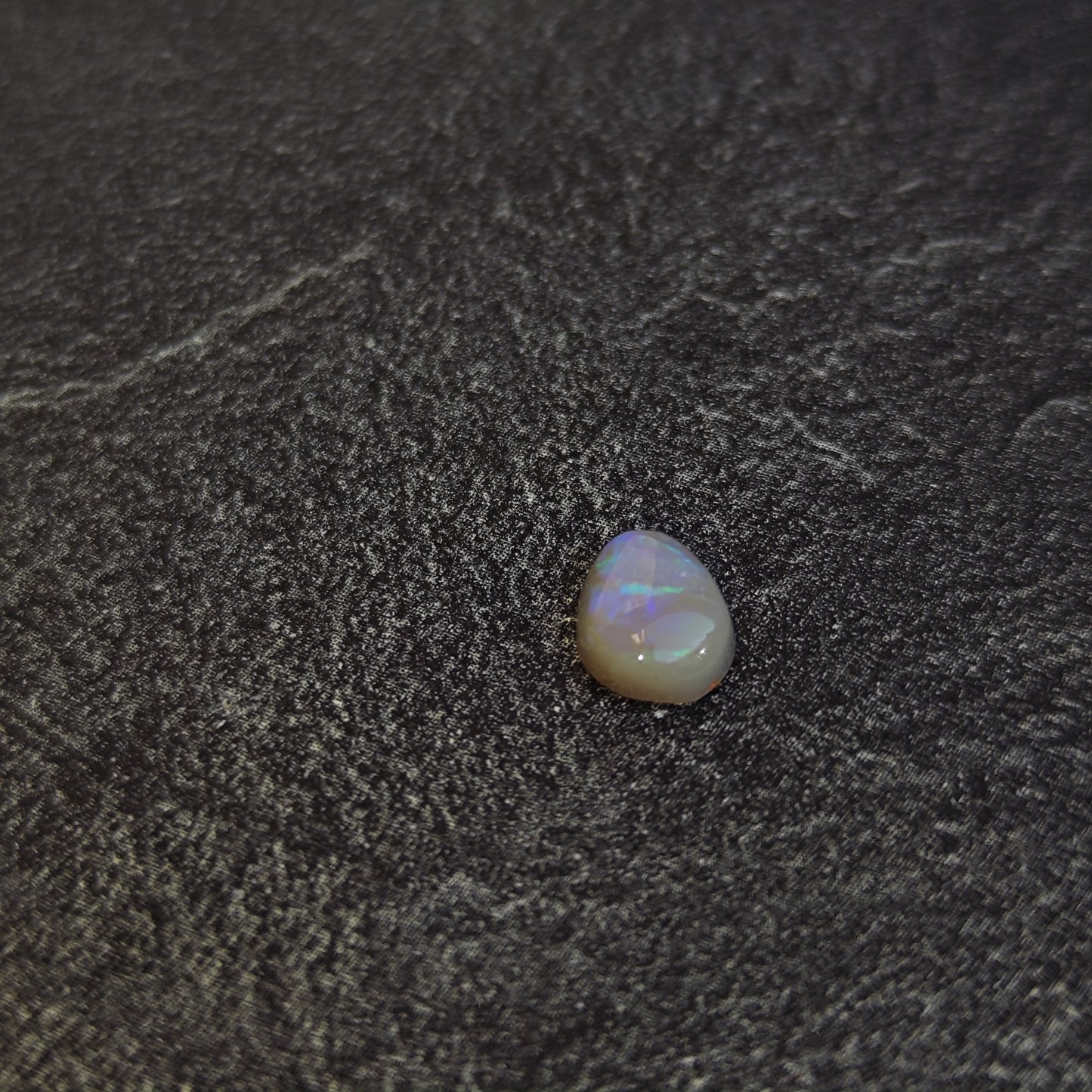 Opale semi-noire Australienne 1,15ct