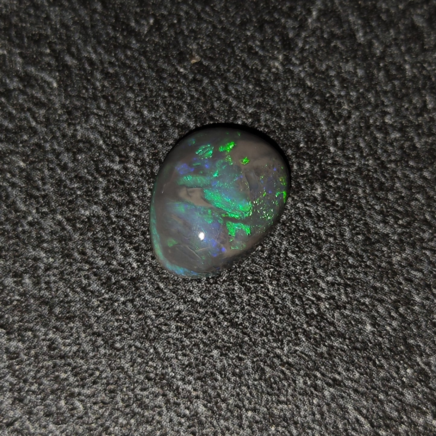 Opale semi-noire Australienne 3,40ct