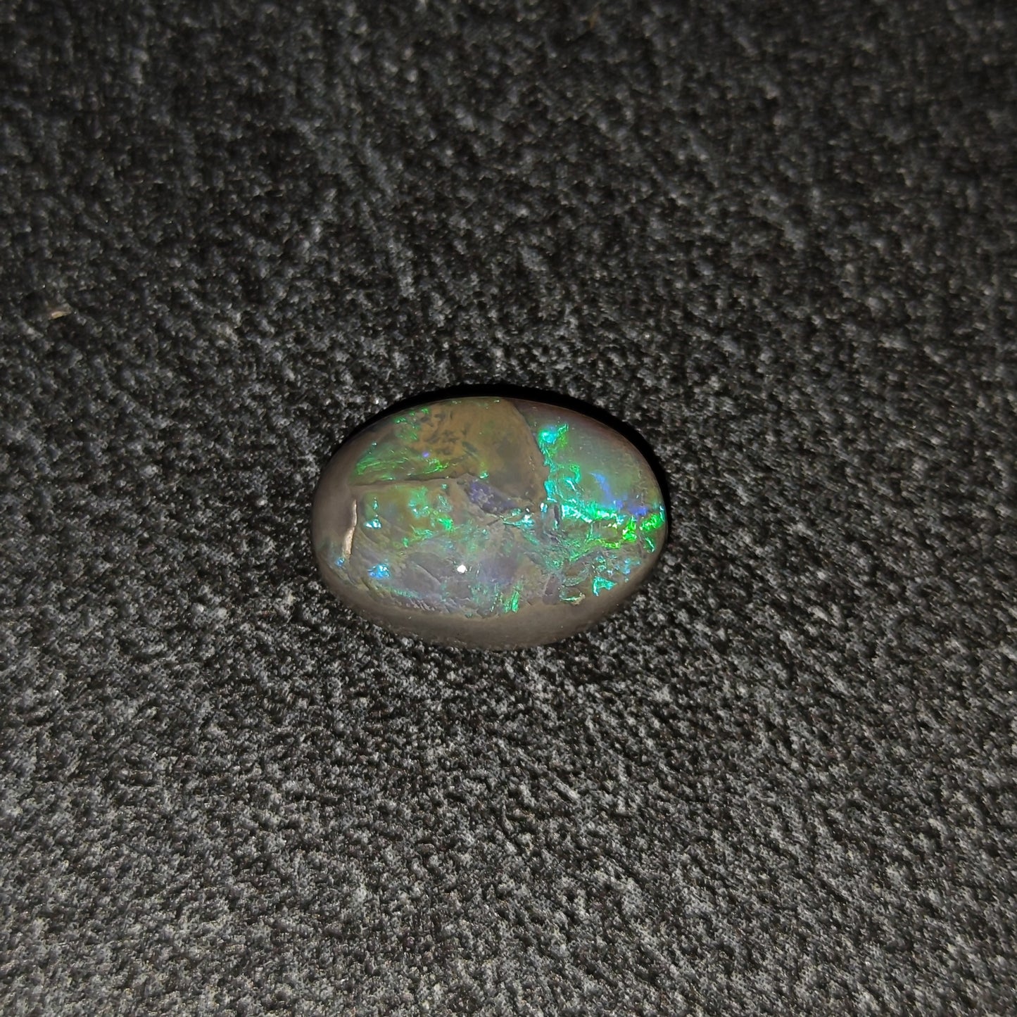 Opale semi-noire Australienne 3,70ct