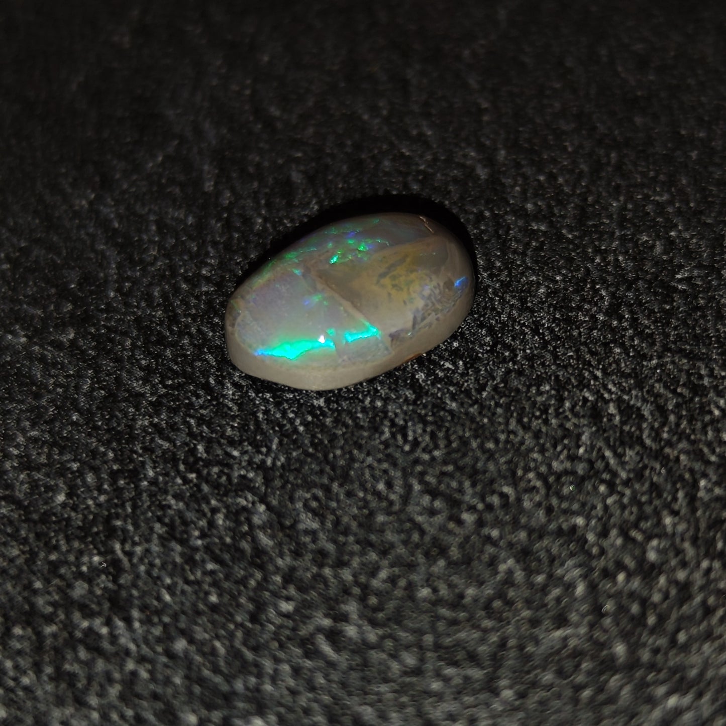 Opale semi-noire Australienne 3,70ct