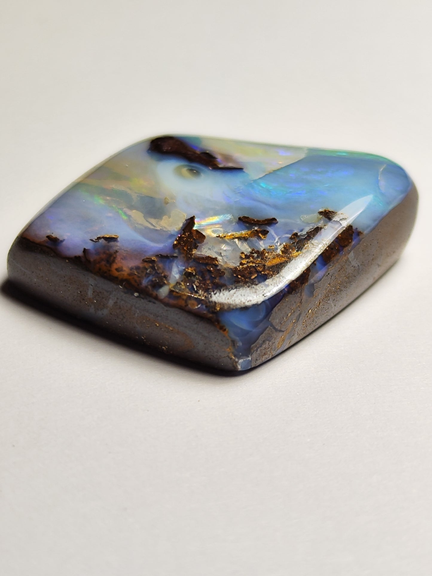 Opale boulder spécimen rare